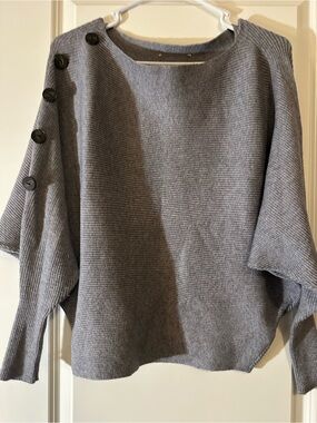 Gray Button-Shoulder Women's Sweater - Classic Knit